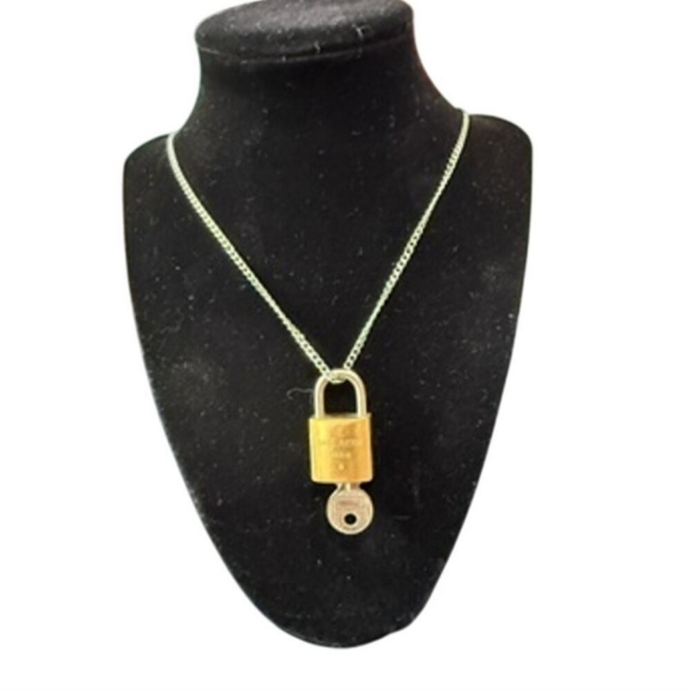 RARE Louis Vuitton lock and key 223*Gold & Silver*silver Kinsley Armelle Chain